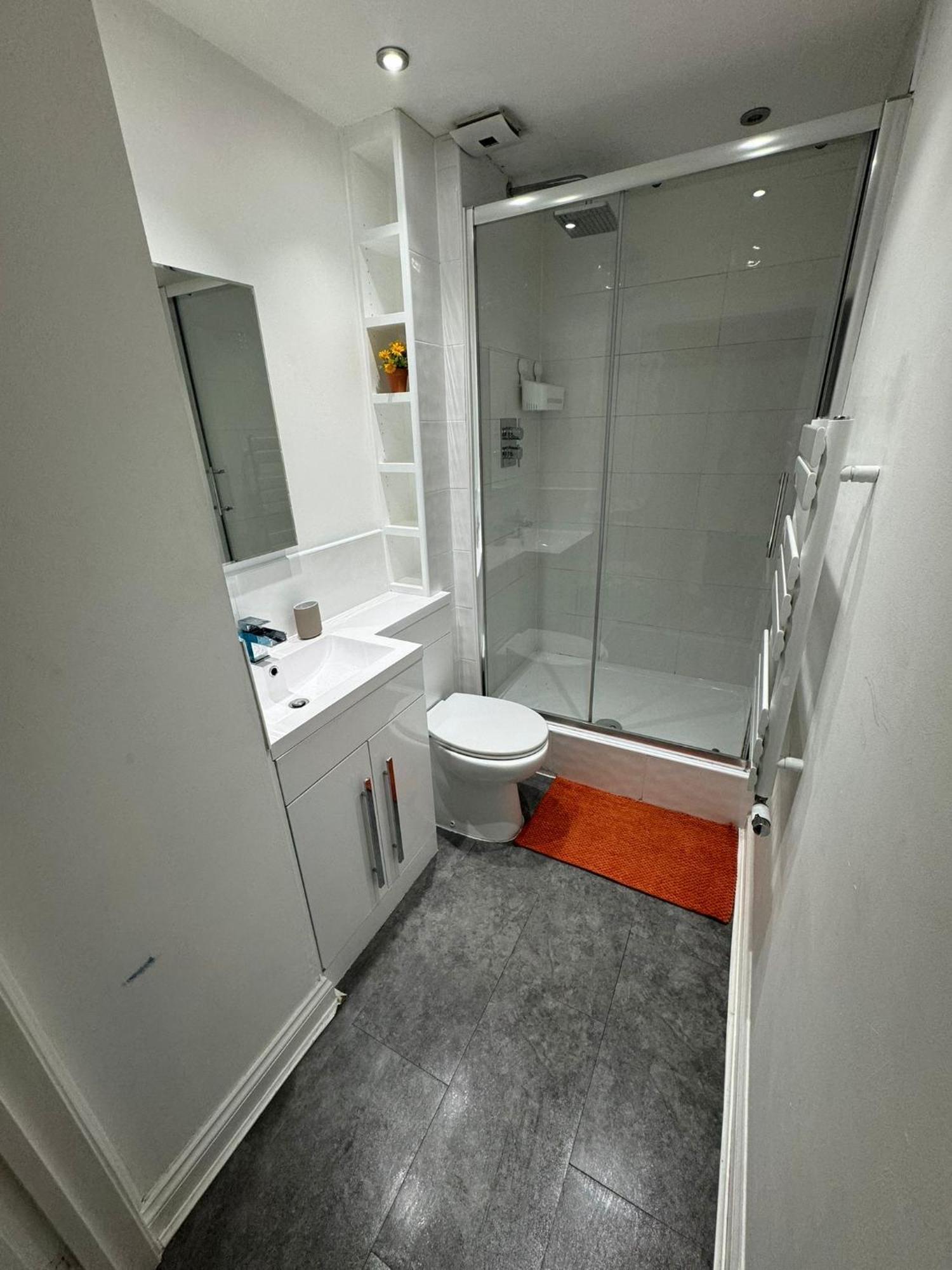 Modern Twin Near Ancoats & Etihad Stadium *